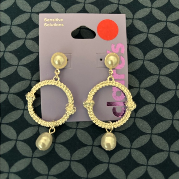 Claire's Jewelry - NWT Claire's Silver Hoop w/Faux Pearl Earrings